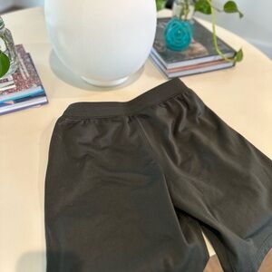 Boys Youth Large Under Armour Shorts